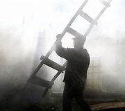 Ba&scaron;čadų kalnuose medžio anglies gamyboje dirbantys lenkai