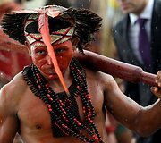 Brazilijoje strėlėmis ir lankais ginkluoti vietos genčių protestuotojai mėgino įsiveržti į Kongresą