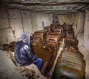Sandėlyje Prancūzijoje rasti prie&scaron; Antrąjį pasaulinį karą paslėpti automobiliai
