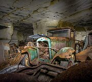 Sandėlyje Prancūzijoje rasti prie&scaron; Antrąjį pasaulinį karą paslėpti automobiliai