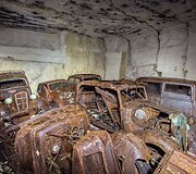 Sandėlyje Prancūzijoje rasti prie&scaron; Antrąjį pasaulinį karą paslėpti automobiliai