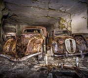 Sandėlyje Prancūzijoje rasti prie&scaron; Antrąjį pasaulinį karą paslėpti automobiliai