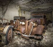 Sandėlyje Prancūzijoje rasti prie&scaron; Antrąjį pasaulinį karą paslėpti automobiliai