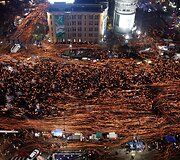 Protestuojantys pietų korėjiečiai
