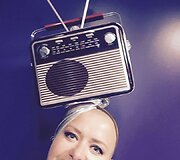 Vėžiu serganti moteris kasdien fotografuojasi su nuotaikingomis kepuraitėmis