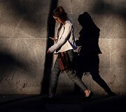 Telefonų ekranai užvaldę Londono gyventojus