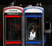 Telefonų ekranai užvaldę Londono gyventojus