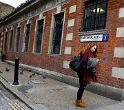 Telefonų ekranai užvaldę Londono gyventojus