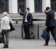 Telefonų ekranai užvaldę Londono gyventojus