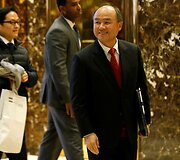 Donaldas Trumpas susitinka su Masayoshiu Sonu