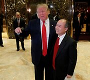 Donaldas Trumpas susitinka su Masayoshiu Sonu