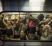 Linksmybėmis traukinyje Brazilijoje paminėtas sambos &scaron;okio 100 metų jubiliejus