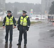 Tarptautinės Antikorupcijos dienos i&scaron;vakarėse Vilniuje surengta akcija &bdquo;Ky&scaron;is i&scaron;purvina&ldquo;