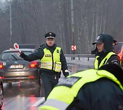 Tarptautinės Antikorupcijos dienos i&scaron;vakarėse Vilniuje surengta akcija &bdquo;Ky&scaron;is i&scaron;purvina&ldquo;