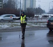Tarptautinės Antikorupcijos dienos i&scaron;vakarėse Vilniuje surengta akcija &bdquo;Ky&scaron;is i&scaron;purvina&ldquo;