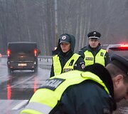 Tarptautinės Antikorupcijos dienos i&scaron;vakarėse Vilniuje surengta akcija &bdquo;Ky&scaron;is i&scaron;purvina&ldquo;
