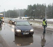 Tarptautinės Antikorupcijos dienos i&scaron;vakarėse Vilniuje surengta akcija &bdquo;Ky&scaron;is i&scaron;purvina&ldquo;