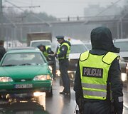 Tarptautinės Antikorupcijos dienos i&scaron;vakarėse Vilniuje surengta akcija &bdquo;Ky&scaron;is i&scaron;purvina&ldquo;