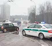 Tarptautinės Antikorupcijos dienos i&scaron;vakarėse Vilniuje surengta akcija &bdquo;Ky&scaron;is i&scaron;purvina&ldquo;
