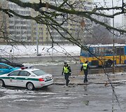 Tarptautinės Antikorupcijos dienos i&scaron;vakarėse Vilniuje surengta akcija &bdquo;Ky&scaron;is i&scaron;purvina&ldquo;