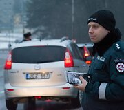 Tarptautinės Antikorupcijos dienos i&scaron;vakarėse Vilniuje surengta akcija &bdquo;Ky&scaron;is i&scaron;purvina&ldquo;