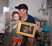 Fotografas Australijoje padovanojo &scaron;ventinę fotosesiją ligoninėje per Kalėdas liekantiems vaikams