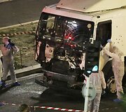 Tyrėjai prie Nicos i&scaron;puolyje panaudoto sunkvežimio