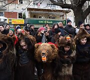 Naujų metų pradžios me&scaron;kų &scaron;okis Rumunijoje