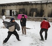 &Scaron;iaurės Amerikoje ir Europoje gyventojus džiugina žiemi&scaron;ki orai