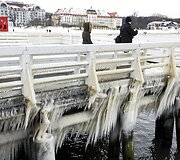 &Scaron;iaurės Amerikoje ir Europoje gyventojus džiugina žiemi&scaron;ki orai