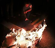 Prezidento Trumpo inauguracijos i&scaron;vakarėse Niujorke į gatves i&scaron;ėjo &scaron;imtai protestuotojų