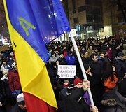 Rumunijoje tūkstančiai žmonių protestavo prie&scaron; amnestiją korumpuotiems politikams