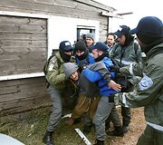 Nelegalūs žydų naujakuriai prievarta i&scaron;keldinami i&scaron; Vakarų Kranto