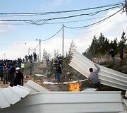 Nelegalūs žydų naujakuriai prievarta i&scaron;keldinami i&scaron; Vakarų Kranto