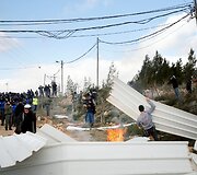 Nelegalūs žydų naujakuriai prievarta i&scaron;keldinami i&scaron; Vakarų Kranto