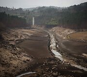 Po sausros Ispanijoje i&scaron;niro užtvankos užlieto kaimo griuvėsiai