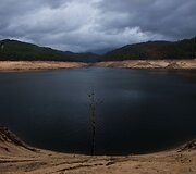 Po sausros Ispanijoje i&scaron;niro užtvankos užlieto kaimo griuvėsiai