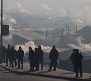 Ulan Batore &ndash; itin toksi&scaron;kas smogas, kurį kelia žiemą &scaron;ildymui deginamos anglys, mediena ir &scaron;iuk&scaron;lės