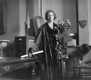 Irene Joliot-Curie &ndash; kartu su vyru tapo chemijos Nobelio premijos laureate 1935 m. už radiacijos tyrimus