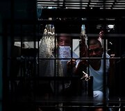 Buvę narkotikus platinančių gaujų Salvadore nariai kalėjime mokosi gyventi i&scaron; naujo