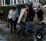Persipildžius užtvankai &Scaron;iaurės Kalifornijos gyventojai ruo&scaron;iasi potvyniams