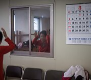 Pietų Korėjos senjorės, kurių vidutinis amžius yra 75 metai, &scaron;okio treniruotėje