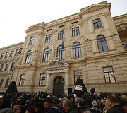 Gruzijoje tūkstančiai mitinguotojų rei&scaron;kė paramą populiariai televizijai