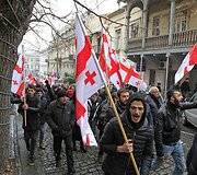 Gruzijoje tūkstančiai mitinguotojų rei&scaron;kė paramą populiariai televizijai