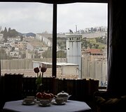 Gatvės menininkas Banksy atidarė vie&scaron;butį Betliejuje