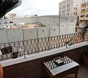 Gatvės menininkas Banksy atidarė vie&scaron;butį Betliejuje