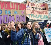 Feministės ragina Ukrainą sugrąžinti Tarptautinei moters dienai jos tikrąją prasmę