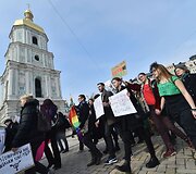Feministės ragina Ukrainą sugrąžinti Tarptautinei moters dienai jos tikrąją prasmę