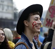 Feministės ragina Ukrainą sugrąžinti Tarptautinei moters dienai jos tikrąją prasmę