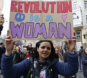 Feministės ragina Ukrainą sugrąžinti Tarptautinei moters dienai jos tikrąją prasmę